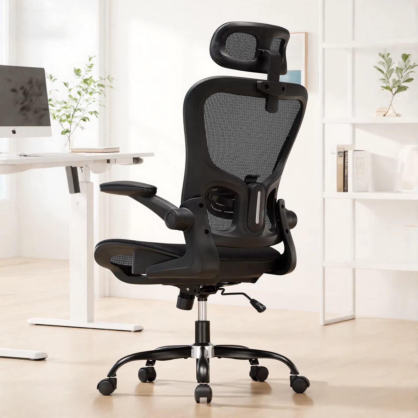 Chaise de bureau ergonomique Ergovian E1S, modèle noir, vue de face