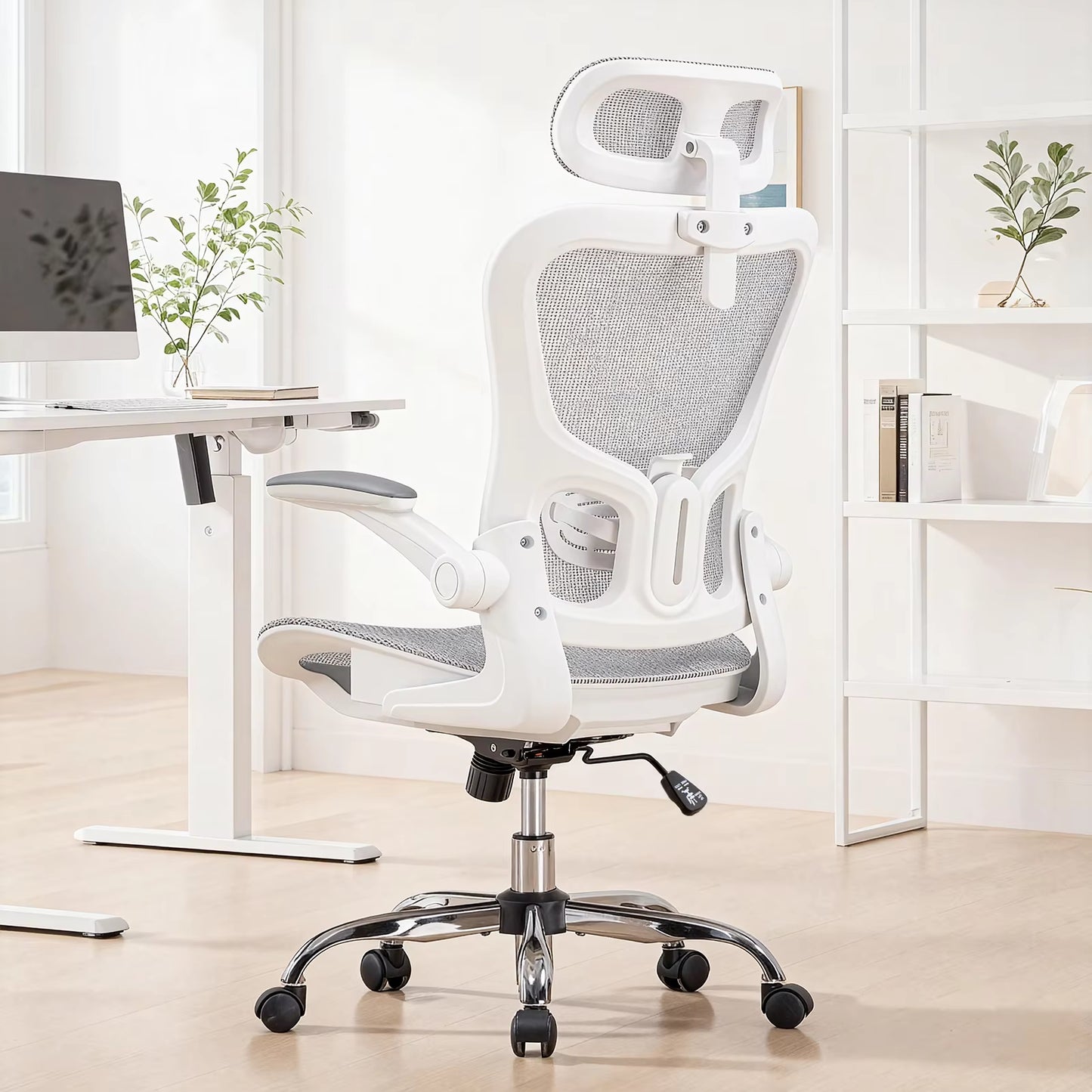 Chaise ergonomique Ergovian E1S, vue de côté avec accoudoirs 2D ajustables